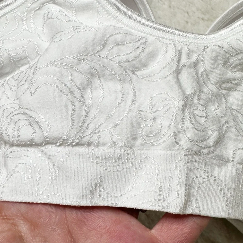 NWT Bali Cool Comfort Seamless Full Coverage Bra White Women’s 38DD